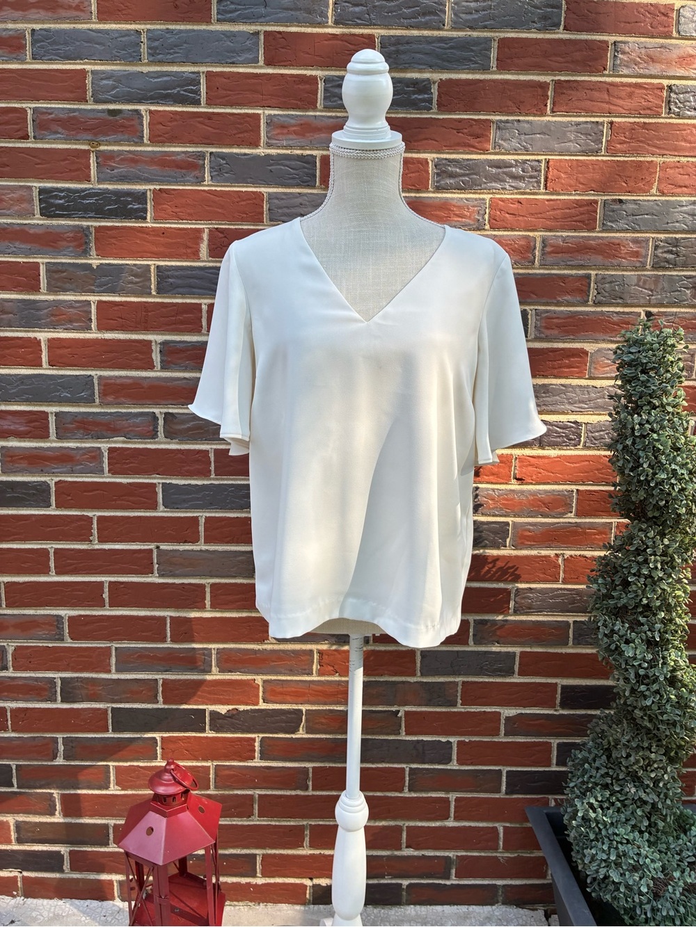 H&M Women's Cream V-Neck Flutter Sleeve Blouse